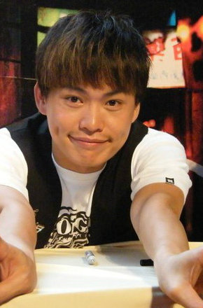 黄镫辉